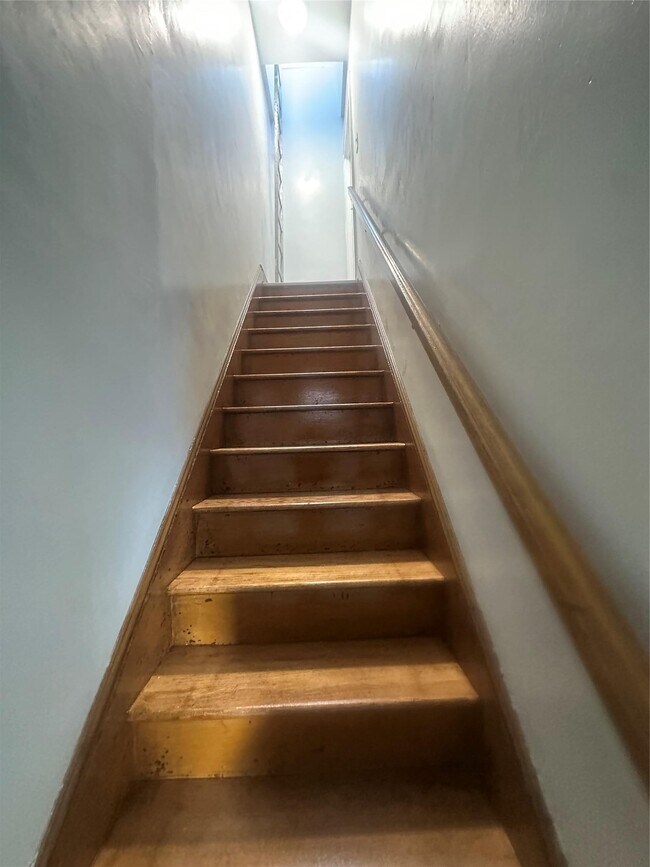 25-15 34th Ave-Unit -2F in Queens, NY - Building Photo - Building Photo