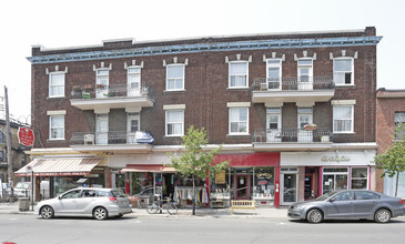 221-231 Saint-Viateur Rue O in Montréal, QC - Building Photo - Building Photo