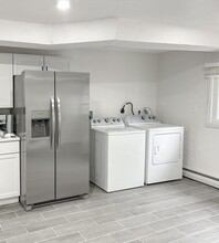 35 Hichborn St, Unit 1 in Revere, MA - Building Photo - Building Photo