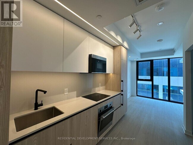 property at 699-699 Sheppard Ave E