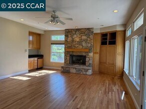 2175 Sky View Ct in Moraga, CA - Building Photo - Building Photo