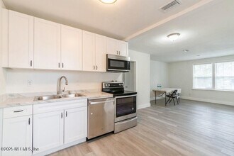 2970 W 15th St in Jacksonville, FL - Building Photo - Building Photo