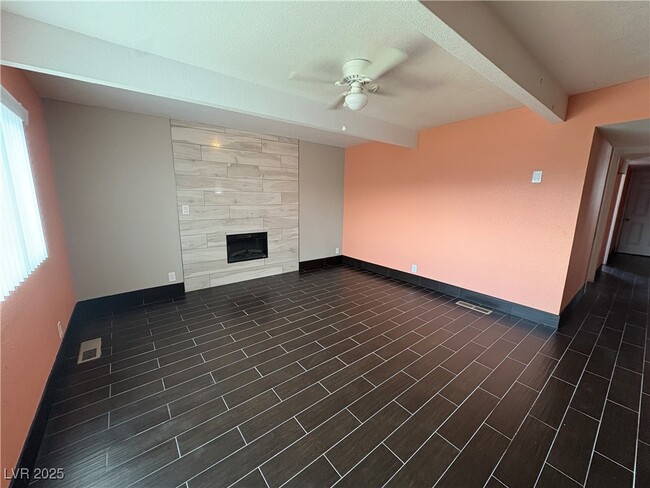 249 Shoshone Ln in Henderson, NV - Building Photo - Building Photo