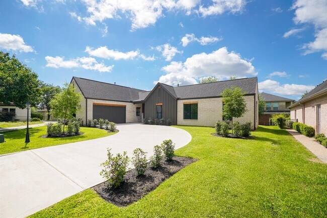 32 Englewood Ct in Montgomery, TX - Building Photo - Building Photo