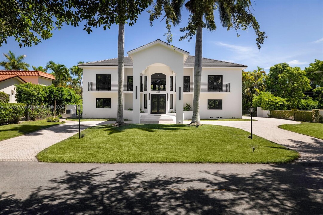 6220 SW 144th St in Coral Gables, FL - Foto de edificio