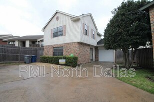 2872 Harbinger Ln in Dallas, TX - Building Photo
