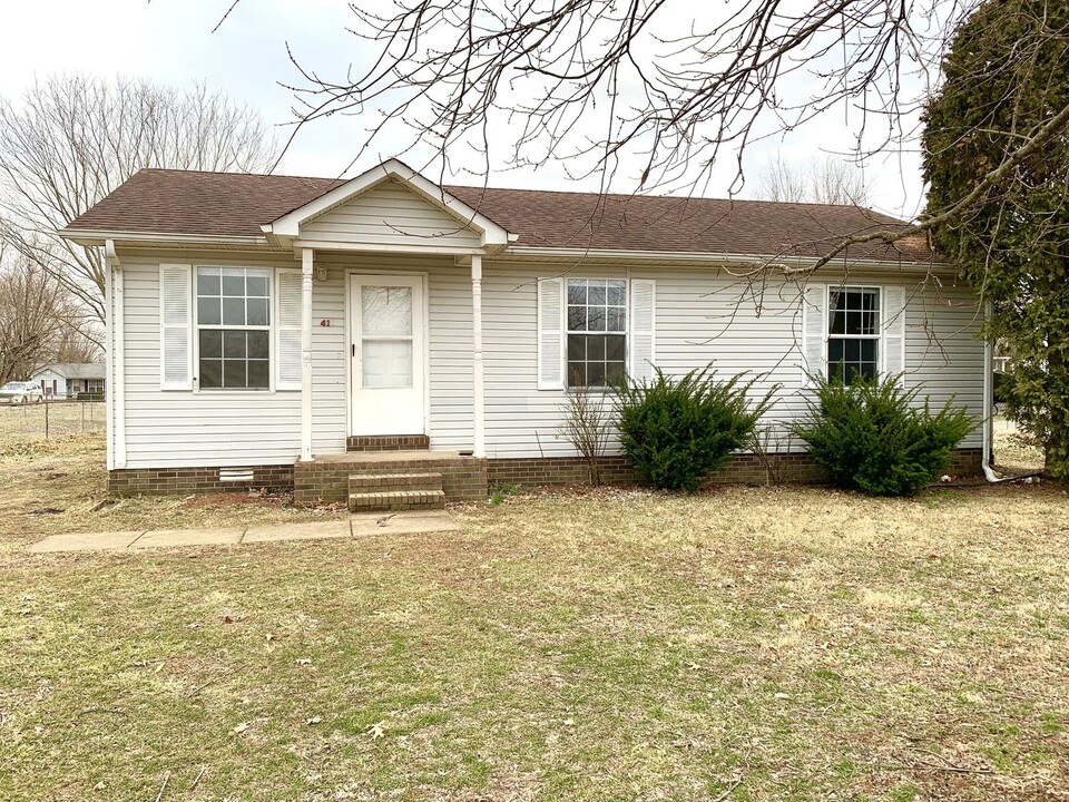 410 Pacific Ave in Oak Grove, KY - Building Photo