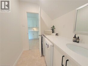 121 Blucher St in Kitchener, ON - Building Photo - Building Photo