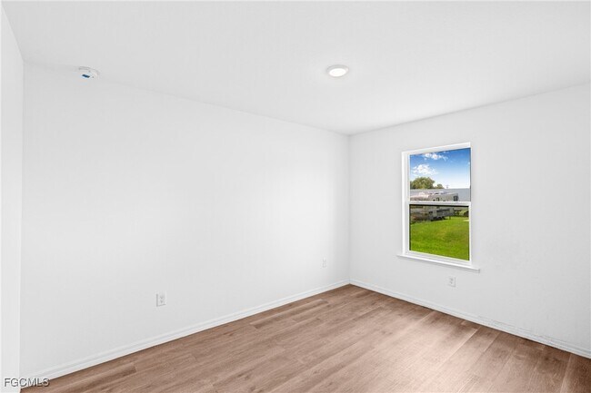 419 Palmyra Ave in Lehigh Acres, FL - Building Photo - Building Photo