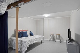 11 The Pkwy in Southampton, NY - Building Photo - Building Photo