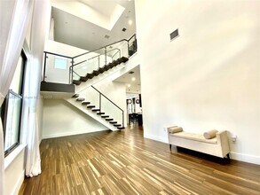 736 Tyler St in Hollywood, FL - Foto de edificio - Building Photo