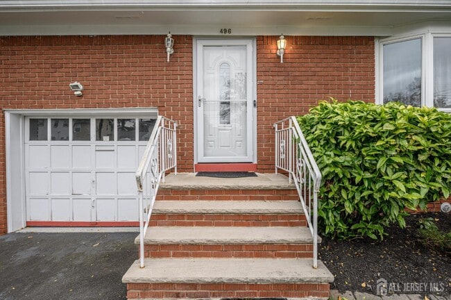 496 Ragland Dr in Roselle Park, NJ - Building Photo - Building Photo