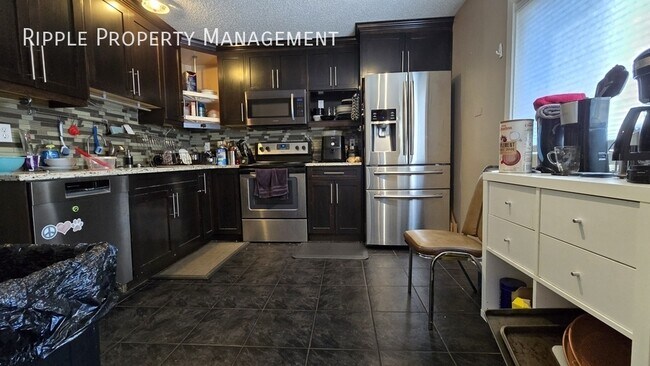 136 Castlegreen Close NE in Calgary, AB - Building Photo - Building Photo