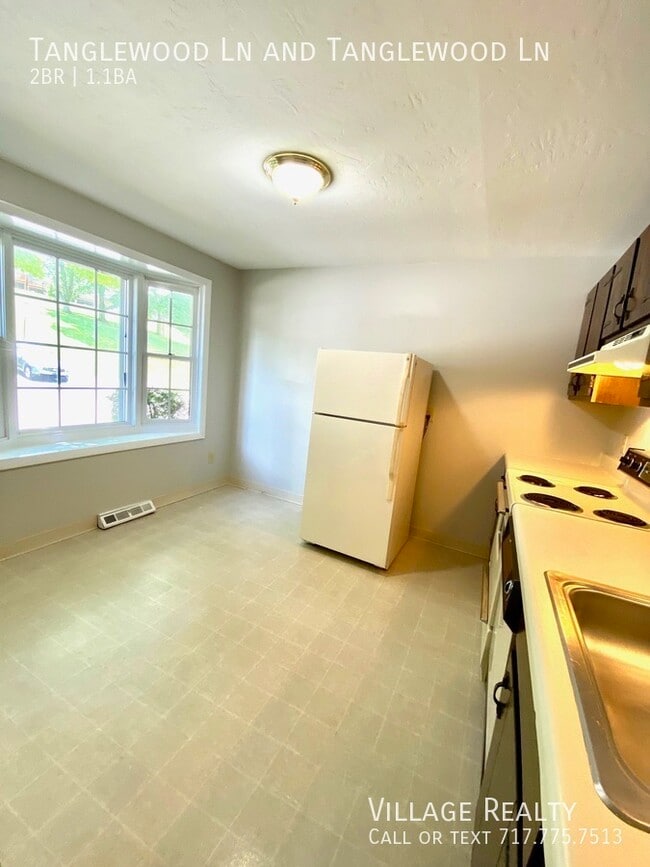 442 Tanglewood Ln in Dallastown, PA - Building Photo - Building Photo