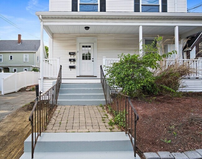 15 W Water St, Unit 2 in Wakefield, MA - Building Photo - Building Photo
