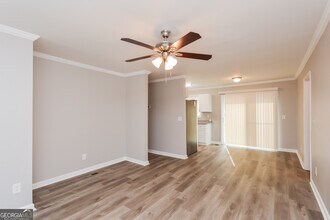 201 Cindy Ct in Oxford, GA - Foto de edificio - Building Photo