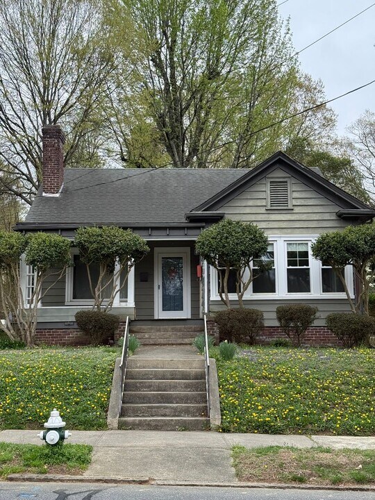 2419 Walker Ave in Greensboro, NC - Building Photo