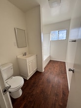 950 S Gilbuck Dr, Unit D in Anaheim, CA - Building Photo - Building Photo