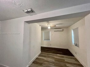 1381 NW 56th St, Unit R in Miami, FL - Building Photo - Building Photo