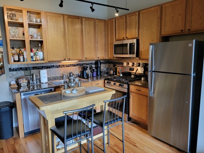 2001 S Calumet Ave in Chicago, IL - Building Photo - Building Photo