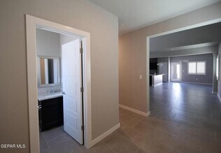 2170 Enchanted Crst Dr in El Paso, TX - Building Photo - Building Photo