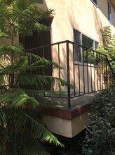 1439 S Bundy Dr in Los Angeles, CA - Building Photo - Building Photo