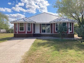 501 W Corpus St in Pharr, TX - Building Photo