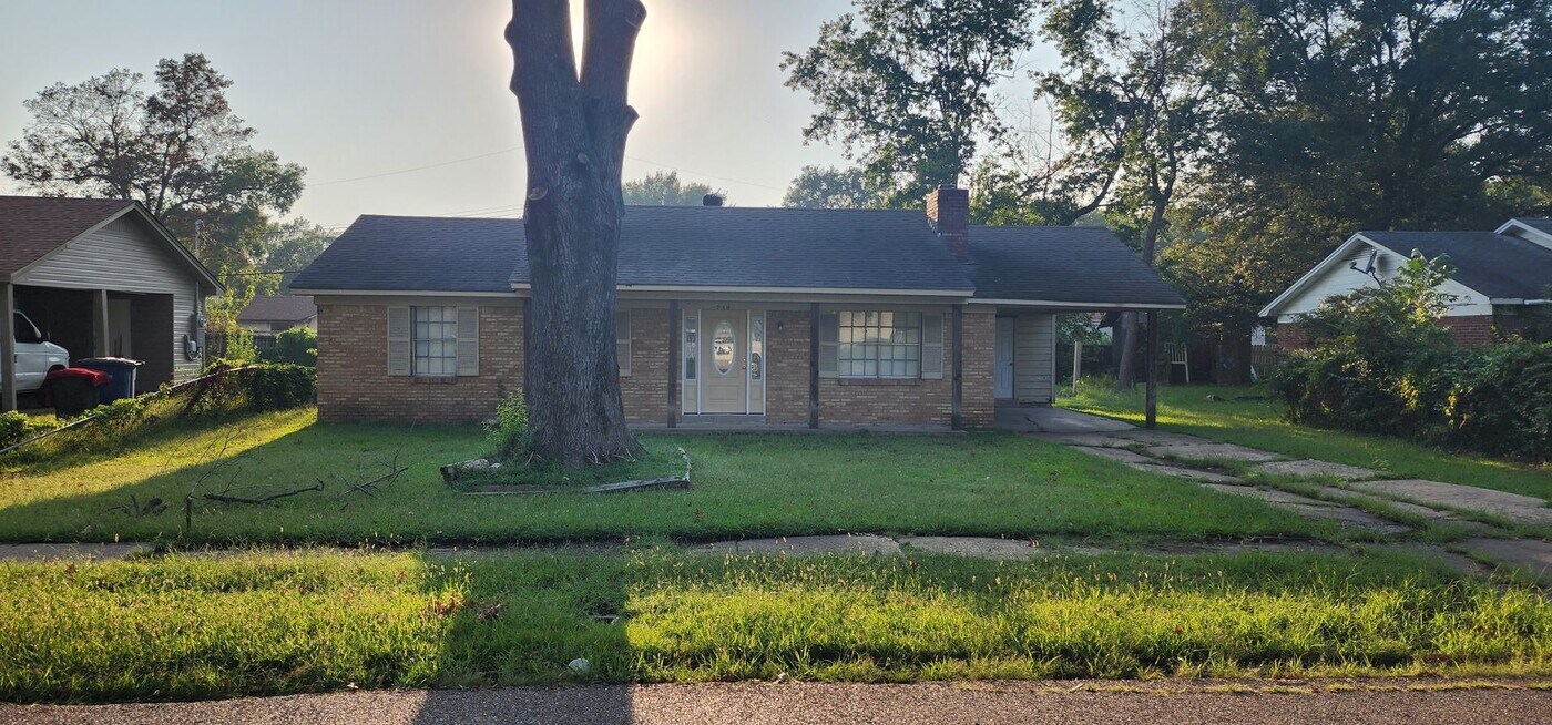 740 N 18th St in West Memphis, AR - Building Photo