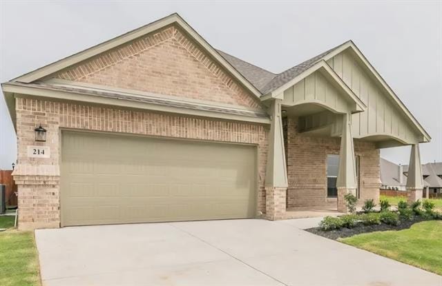 214 Navajo Trail in Alvarado, TX - Building Photo - Building Photo