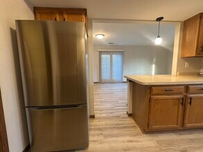 18 Stonehaven Dr, Unit 4 in Sun Prairie, WI - Foto de edificio - Building Photo