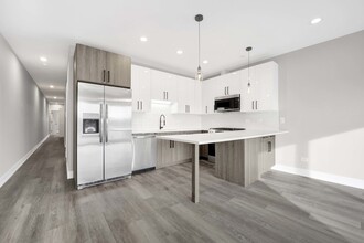 5420 W Belmont Ave in Chicago, IL - Foto de edificio - Building Photo
