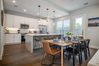 278 Estates Cir in College Station, TX - Foto de edificio - Building Photo