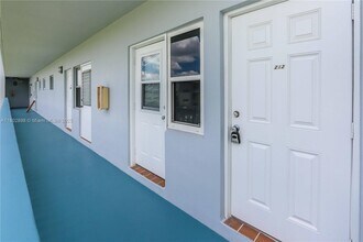2223 Park Ln in Hollywood, FL - Building Photo - Building Photo