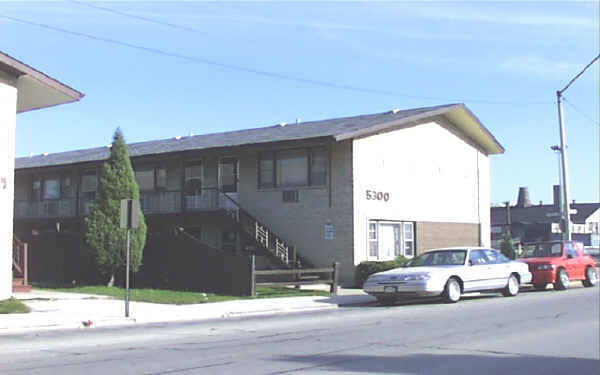 5300 W 35th St in Cicero, IL - Building Photo