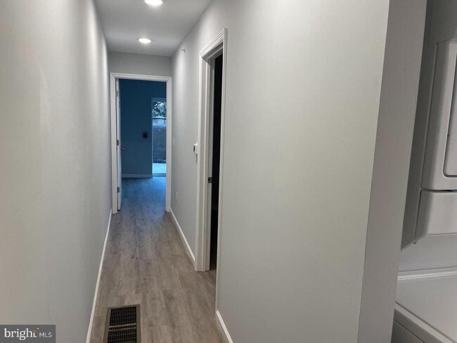 2406 W Thompson St in Philadelphia, PA - Building Photo - Building Photo