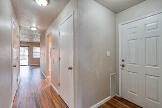 811 Country Club Dr SE in Rio Rancho, NM - Building Photo - Building Photo