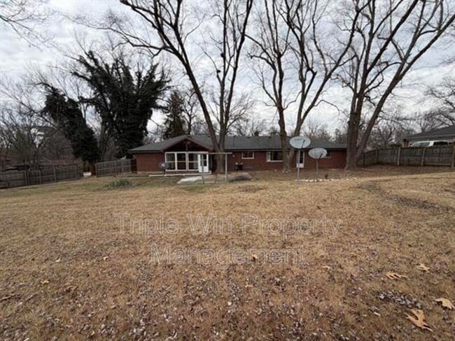 30 Rolling Hills Dr in Florissant, MO - Building Photo - Building Photo