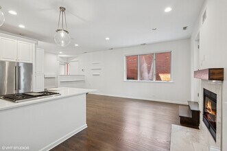 636 W Schubert Ave in Chicago, IL - Building Photo - Building Photo