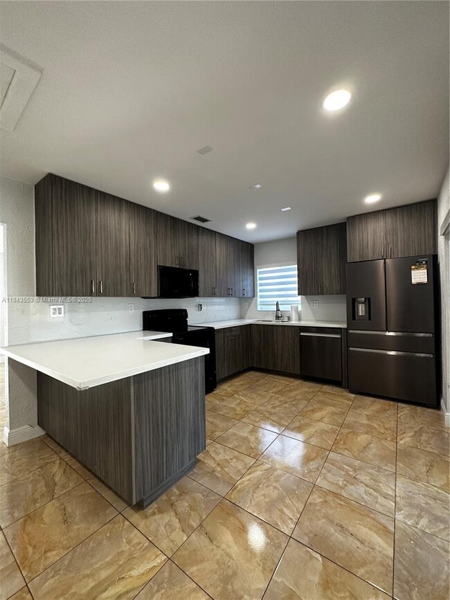 18121 NW 32nd Ave in Miami Gardens, FL - Building Photo - Building Photo