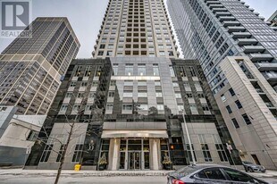 35 Balmuto St in Toronto, ON - Building Photo