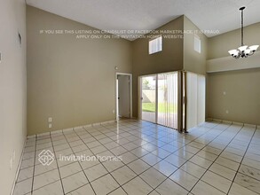 724 NW 122nd Passage in Miami, FL - Building Photo - Building Photo