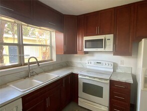 108 SE 10th Ave in Pompano Beach, FL - Building Photo - Building Photo