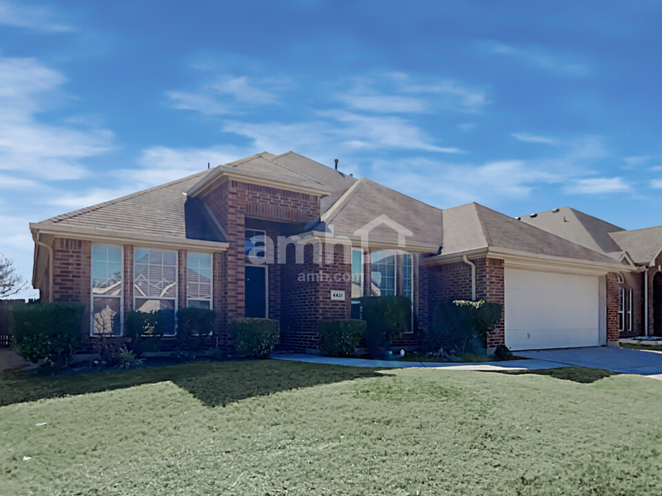 4421 Southbend Dr in Fort Worth, TX - Building Photo