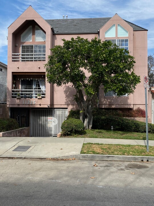 11225 La Maida St, Unit 4 in North Hollywood, CA - Building Photo