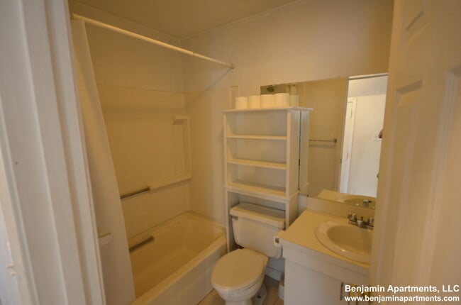 66 Murdock St, Unit 1 in Boston, MA - Building Photo - Building Photo