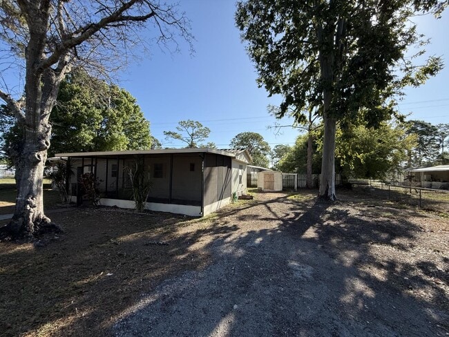 8135 Tolles Dr in North Fort Myers, FL - Building Photo - Building Photo