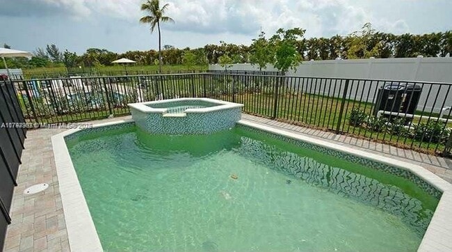 830 NE 191st St in Miami, FL - Building Photo - Building Photo