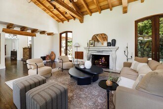 4005 Lago Dr in Santa Barbara, CA - Building Photo - Building Photo