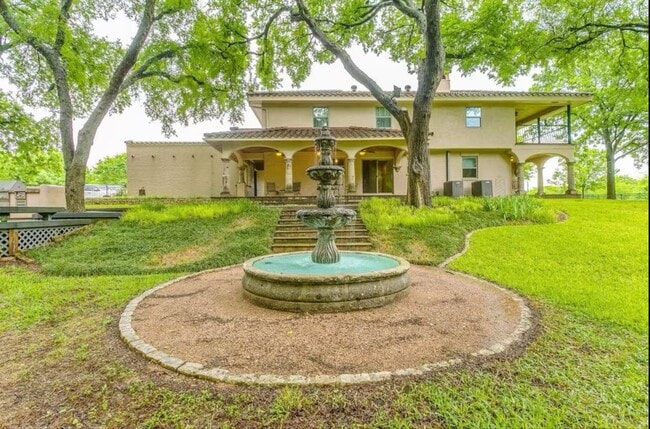 7220 Shiloh Rd in Midlothian, TX - Foto de edificio - Building Photo