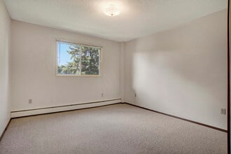 Carlton Mews in Prince Albert, SK - Building Photo - Building Photo